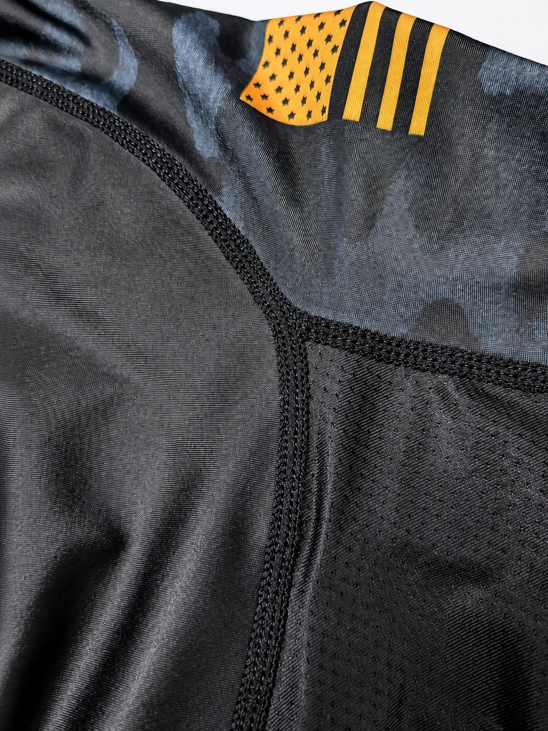 Mat Frog Men's Short Sleeve BJJ Rash Guard - No Gi Jiu Jitsu Compression Shirt, Moisture Wicking Grappling Top, Black/Camo